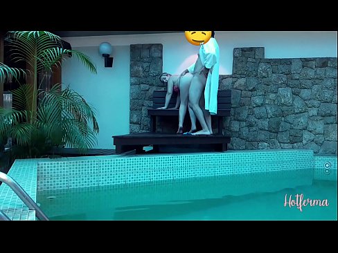 ❤️ Giimbitar sa amo ang katabang sa pool, apan dili makasukol sa init ❤ Porn video sa amon